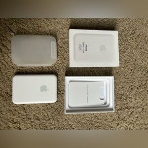 Apple iPhone battery pack (MagSafe)